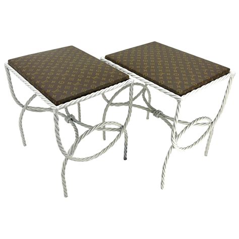 louis vuitton monogram table.